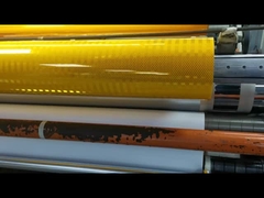 Comment choisir le vinyle rétroréfléchissant prismatique PMMA pour les panneaux de signalisation routière