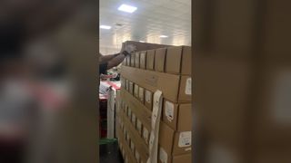 Comment couper et emballer un autocollant en vinyle autocollant (SAV)